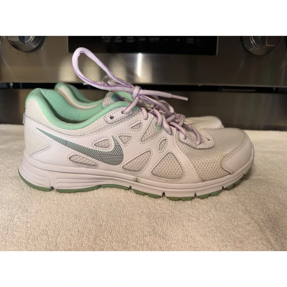 Nike Revolution Ladies Sneakers Size‎ 9.5 White And Teal